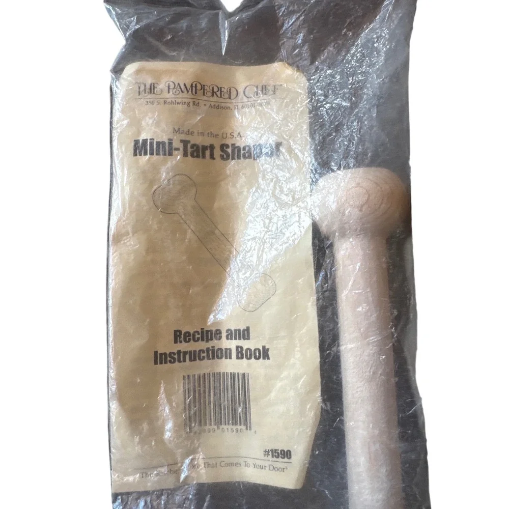 NEW The Pampered Chef Mini-Tart Shaper 1590 Wooden Baking Tool with‎ Recipe Book